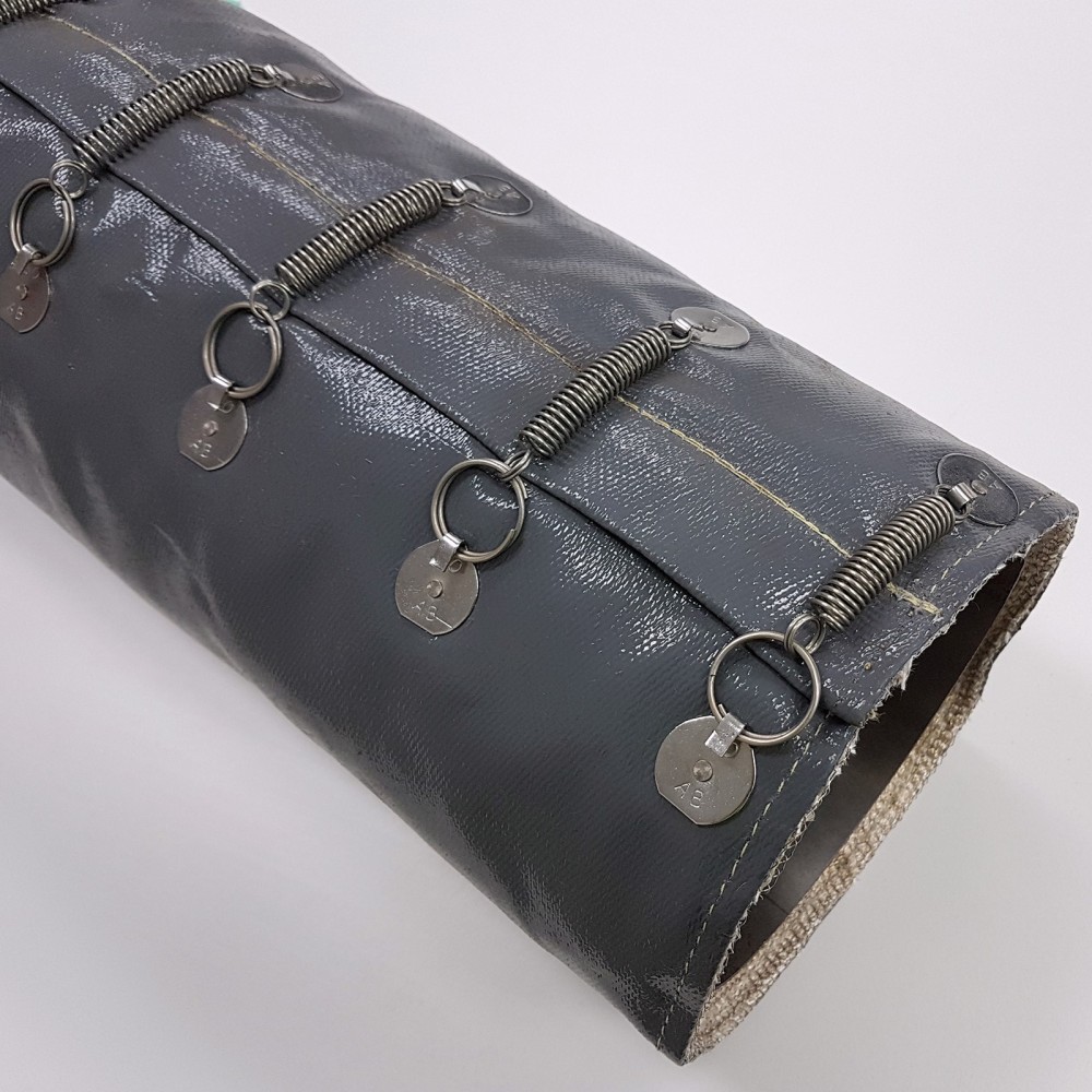 Coperta isolante per scarico vs. involucro per scarico: qual è la scelta migliore?