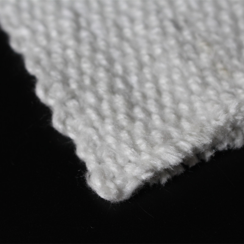 Quali sono i vantaggi dell'utilizzo del tessuto ceramico nelle applicazioni ad alta temperatura?
